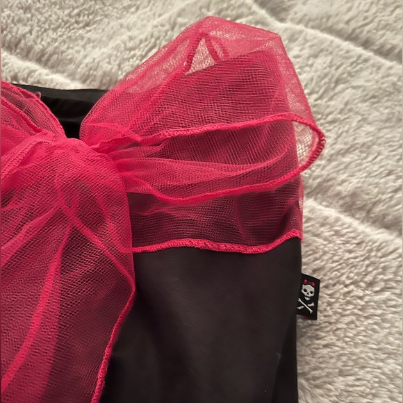 Hot Topic black circle skirt with fuchsia tulle bow and trim - Picture 2 of 6